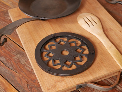 Flower Trivet * Metal Trivet for Hot Dishes * Black Trivet for Hot Pan * Trivet with Feet * Hot Plate Holder * Iron Pot Stand * Hot Plate